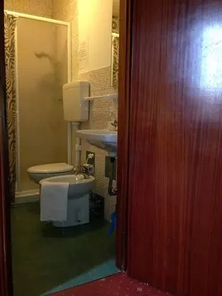 Standard Tek Büyük veya İki Ayrı Yataklı Oda, Ortak Banyo