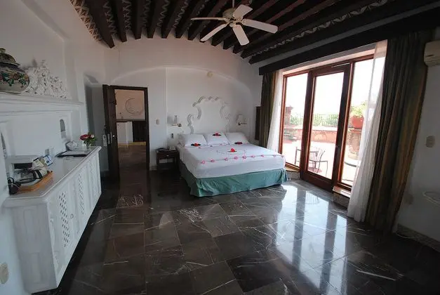 Suit King Size Bed