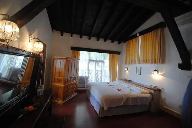 Suit King Size Bed