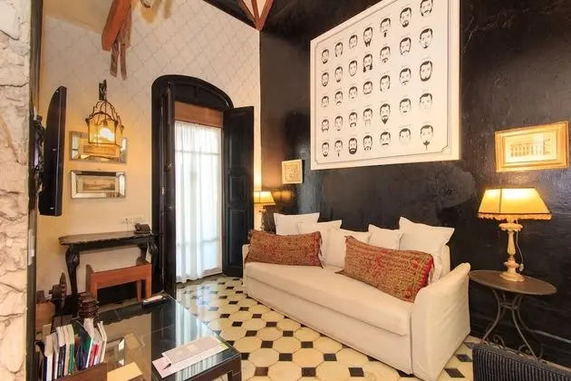 Luxury Oda