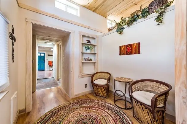 Ev (Casa Lola - Gorgeous Light-Filled Hom)