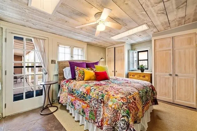 Ev (Casa Lola - Gorgeous Light-Filled Hom)