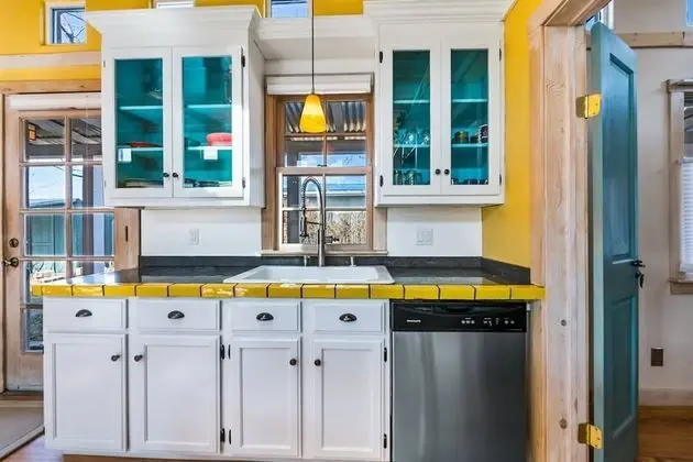 Ev (Casa Lola - Gorgeous Light-Filled Hom)