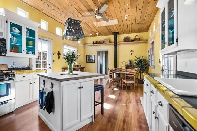 Ev (Casa Lola - Gorgeous Light-Filled Hom)
