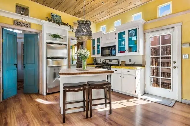 Ev (Casa Lola - Gorgeous Light-Filled Hom)