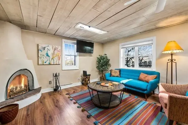 Ev (Casa Lola - Gorgeous Light-Filled Hom)