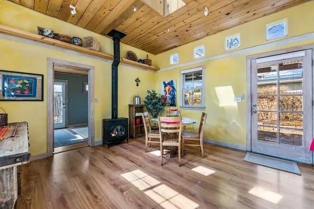 Ev (Casa Lola - Gorgeous Light-Filled Hom)