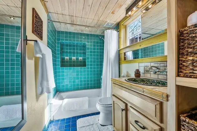 Ev (Casa Lola - Gorgeous Light-Filled Hom)
