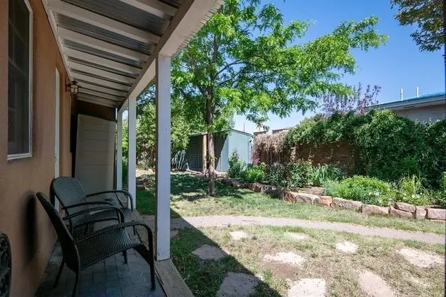 Ev (Casa Lola - Gorgeous Light-Filled Hom)