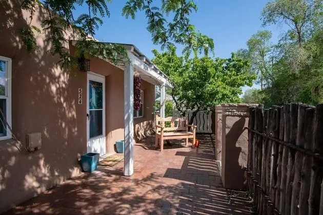 Ev (Casa Lola - Gorgeous Light-Filled Hom)