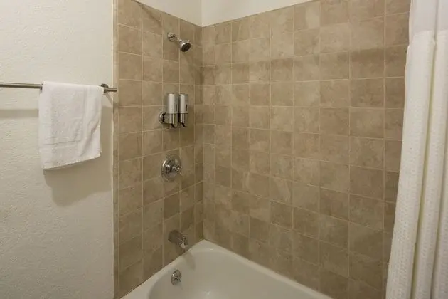 Oda, 1 Büyük (Queen) Boy Yatak, Özel Banyo