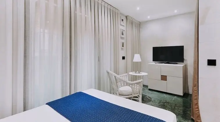 Deluxe Tek Büyük Yataklı Oda