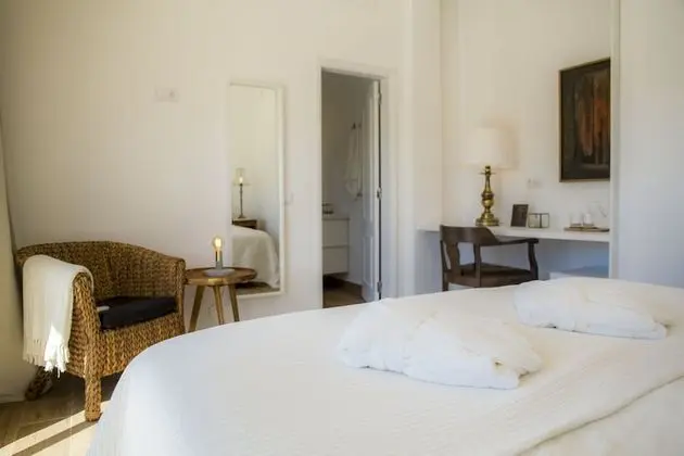 1-Deluxe Double Room, 1 Queen Bed