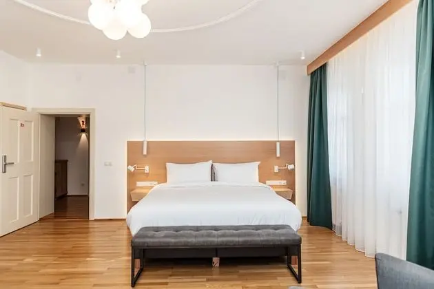 Deluxe Tek Büyük Yataklı Oda
