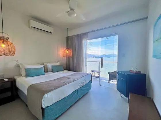 Deluxe Tek Büyük veya İki Ayrı Yataklı Oda, Jakuzi, Deniz Manzaralı