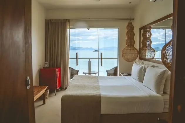 Tek Büyük veya İki Ayrı Yataklı Oda, Balkon, Deniz Manzaralı