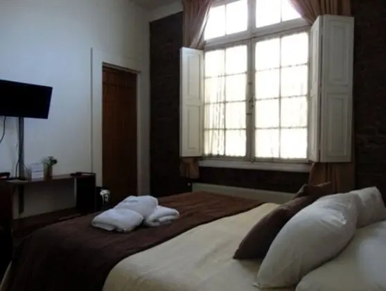 Traditional Tek Büyük Yataklı Oda
