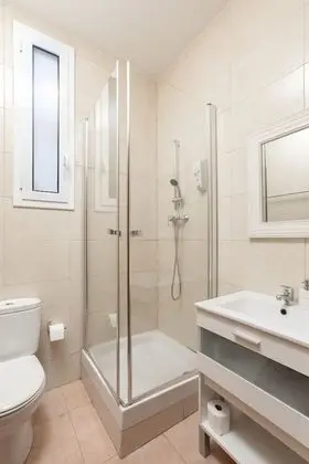 Economy Tek Büyük Yataklı Oda, Ortak Banyo