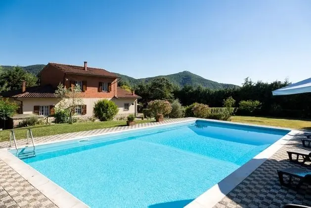 Ev, 4 Yatak Odası, Kişiye Özel Havuzlu