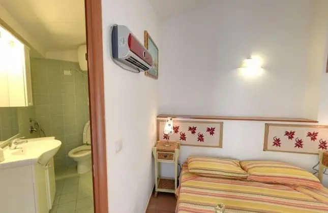 Traditional Tek Büyük Yataklı Oda