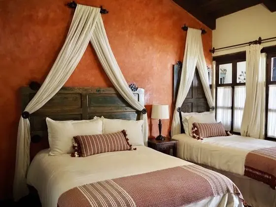 Üç Kişilik Oda, Birden Çok Yatak