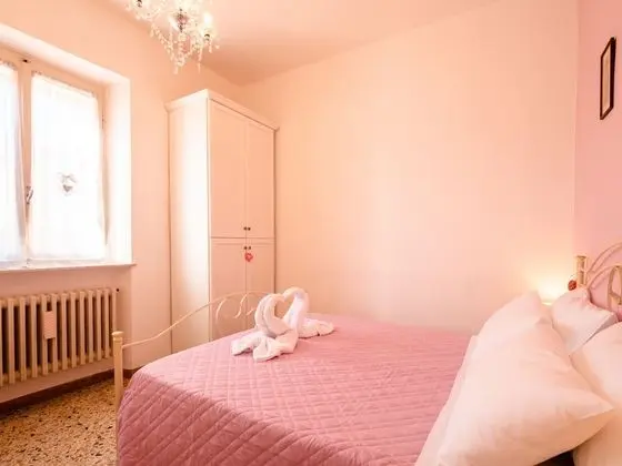 Basic Tek Büyük veya İki Ayrı Yataklı Oda, Ortak Banyo