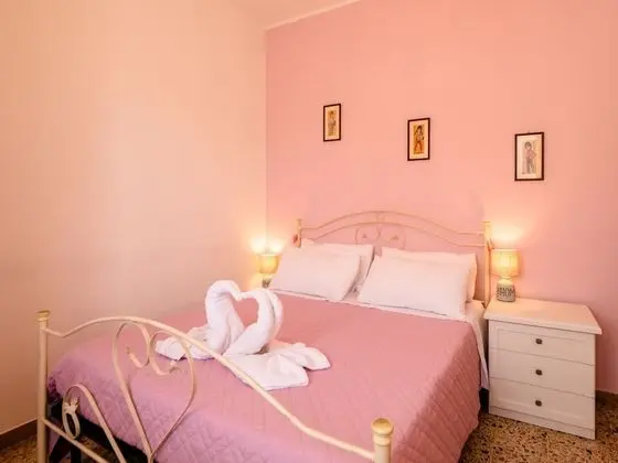 Basic Tek Büyük veya İki Ayrı Yataklı Oda, Ortak Banyo