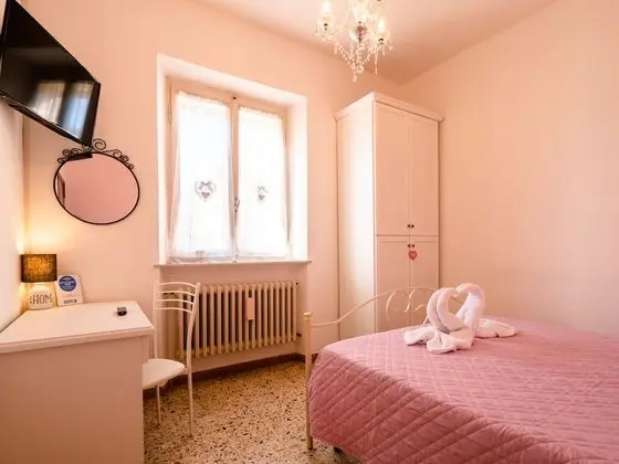 Basic Tek Büyük veya İki Ayrı Yataklı Oda, Ortak Banyo
