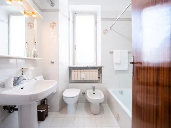 Basic Tek Büyük veya İki Ayrı Yataklı Oda, Ortak Banyo