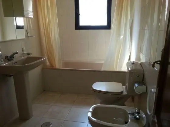 Tek Büyük Yataklı Oda, Ortak Banyo