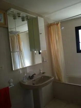 Tek Büyük Yataklı Oda, Ortak Banyo