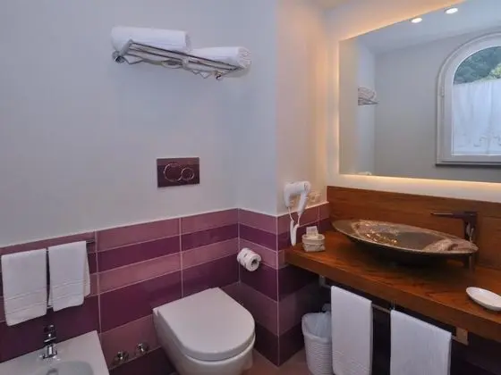 Ev