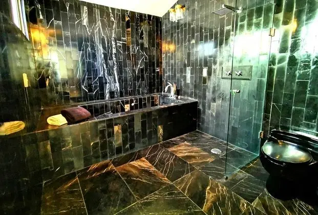 Black Diamond Suite