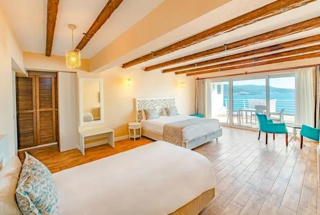Triple, Deniz Manzaralı, Balkonlu