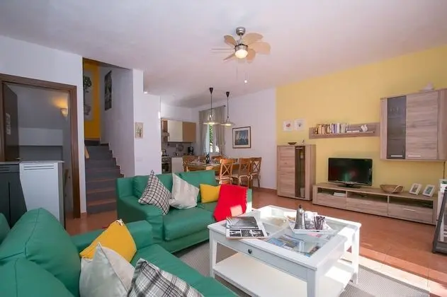 Family Sıra Ev, Birden Çok Yatak, 2 Banyolu, Bahçeli (Casa Margareta)