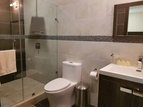 Luxury Üç Kişilik Oda, Birden Çok Yatak, 2 Banyolu, Köşe