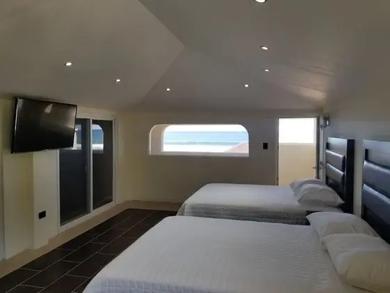 Premium Üç Kişilik Oda, 2 Yatak Odası, 2 Banyolu, Havuz Manzaralı