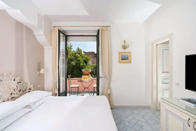 Deluxe Tek Büyük Yataklı Oda, 1 Çift Kişilik veya 2 Tek Kişilik Yatak, Balkon, Bahçe Manzaralı