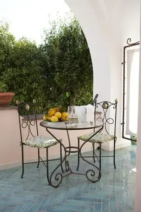 Deluxe Tek Büyük Yataklı Oda, 1 Çift Kişilik veya 2 Tek Kişilik Yatak, Balkon, Bahçe Manzaralı