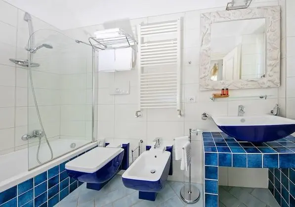 Deluxe Tek Büyük Yataklı Oda, 1 Çift Kişilik veya 2 Tek Kişilik Yatak, Balkon, Bahçe Manzaralı