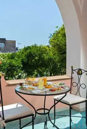 Deluxe Tek Büyük Yataklı Oda, 1 Çift Kişilik veya 2 Tek Kişilik Yatak, Balkon, Bahçe Manzaralı