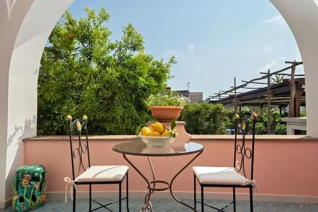 Deluxe Tek Büyük Yataklı Oda, 1 Çift Kişilik veya 2 Tek Kişilik Yatak, Balkon, Bahçe Manzaralı