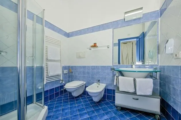 Deluxe Tek Büyük Yataklı Oda, 1 Çift Kişilik veya 2 Tek Kişilik Yatak, Balkon, Bahçe Manzaralı