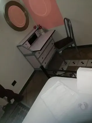 Basic Üç Kişilik Oda, Ortak Banyo (Argento)