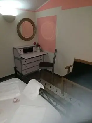 Basic Üç Kişilik Oda, Ortak Banyo (Argento)