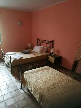 Basic Üç Kişilik Oda, Ortak Banyo (Oro)