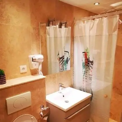 Ortak Ranzalı Oda, Karma Ranzalı Oda