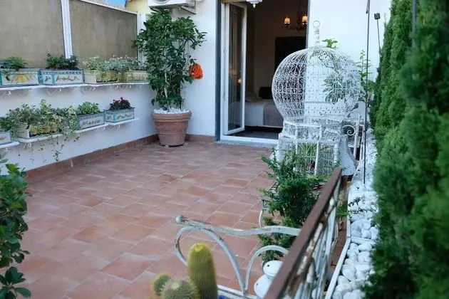 Deluxe Tek Büyük Yataklı Oda, 1 Büyük (Queen) Boy Yatak ve Çekyat, Teras (with Sofabed. Camera 3)