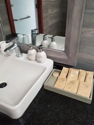 Deluxe Tek Büyük Yataklı Oda (Lotus View)