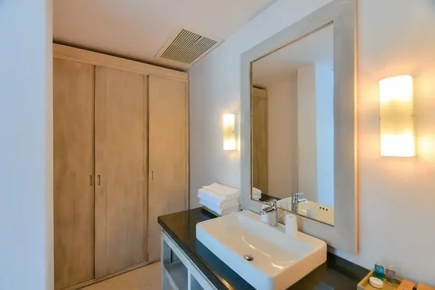 Deluxe Tek Büyük Yataklı Oda (Lotus View)